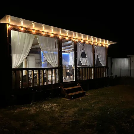 каравана кътче от рая بيت للعطل تساريفو