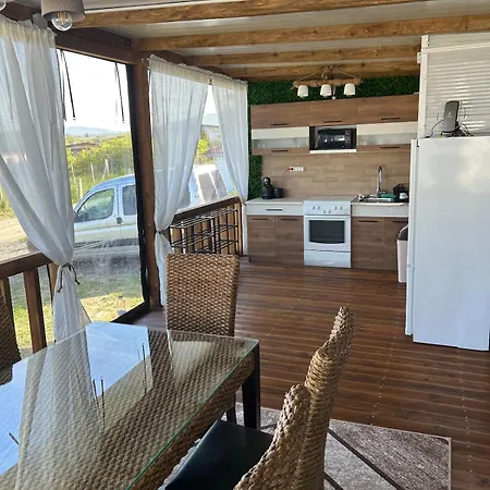 каравана кътче от рая *